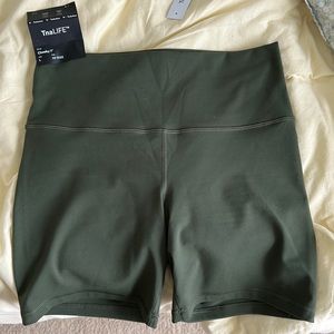 Aritzia biker 7 inch biker shorts